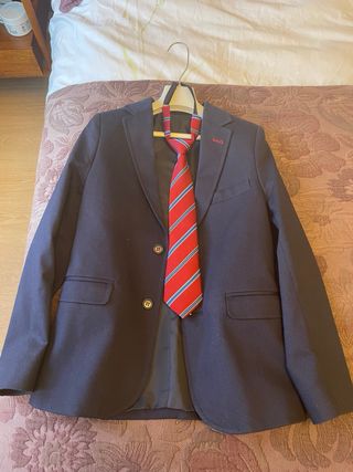 Traje comunión niño azul, beige y rojo