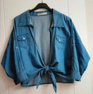 Chaqueta vaquera corta anudada