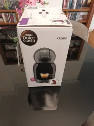 Cafetera Dolce Gusto Mini-Me, precintada.
