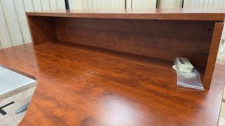 Mesa y mueble auxiliar