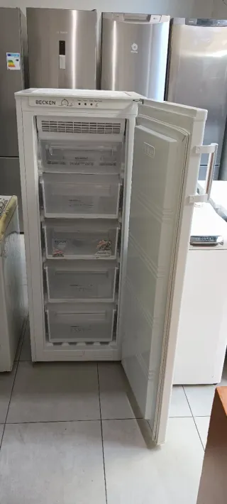 Congelador Vertical Becken No Frost A+