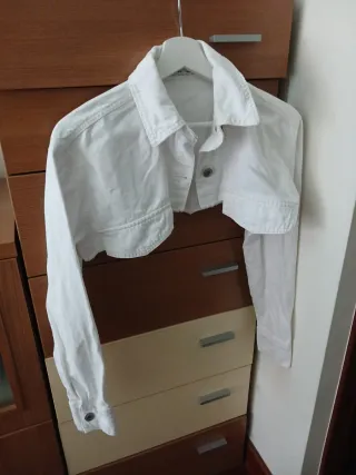 Chaqueta corta blanca
