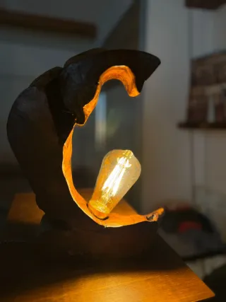 Lámpara madera artesanal única