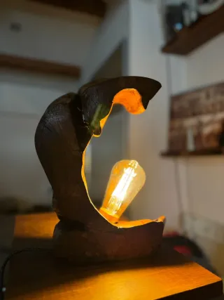 Lámpara madera artesanal única