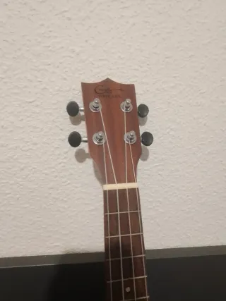 Ukelele marrón Cme Hricane