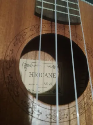 Ukelele marrón Cme Hricane