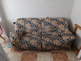 Sofá de tela estampado floral en perfecto estado