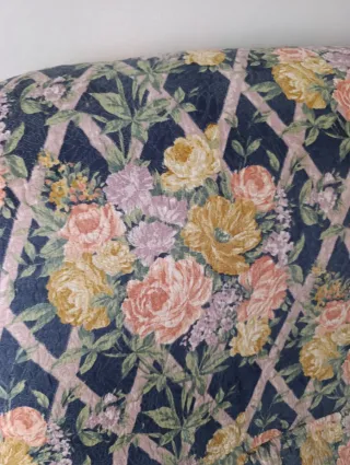 Sofá de tela estampado floral en perfecto estado
