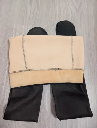 Medias negras y beige