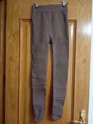 Medias negras y beige