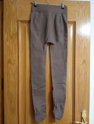 Medias negras y beige