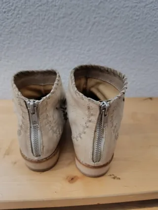 Botines de piel beige