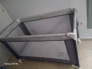 Cuna de viaje portátil