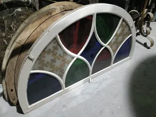 Vidriera arco medio punto antigua