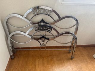 Cama metálica de 120cm