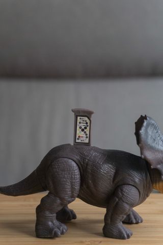 Dinosaurio Nasutoceratops de juguete