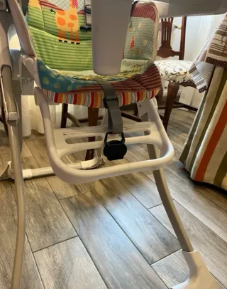 Trona de bebé con estampado infantil