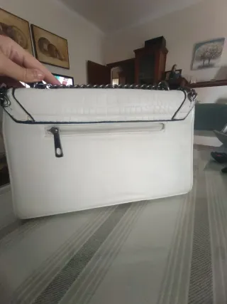 Bolso blanco efecto piel cocodrilo