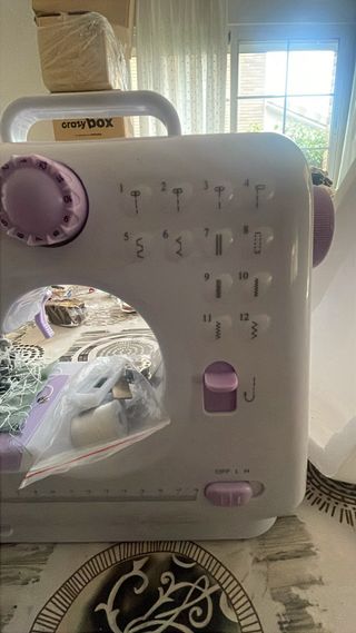 Máquina de coser con 12 puntadas