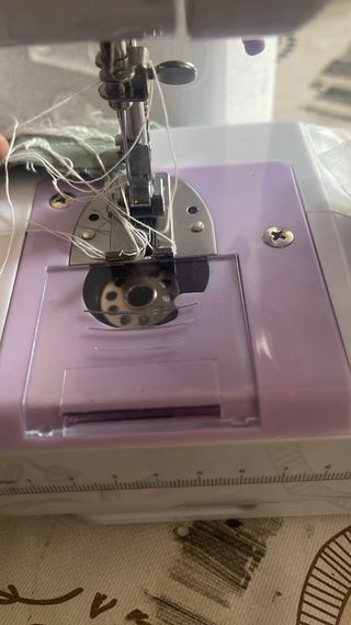 Máquina de coser con 12 puntadas