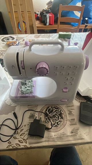Máquina de coser con 12 puntadas