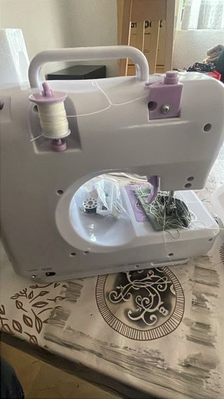 Máquina de coser con 12 puntadas