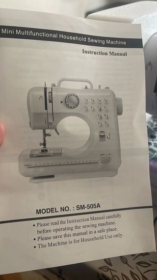 Máquina de coser con 12 puntadas