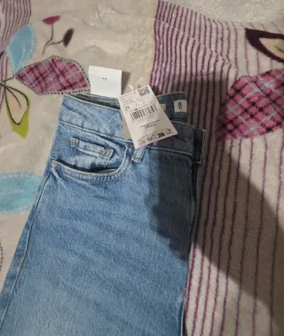 Jeans acampanados Mango talla 38