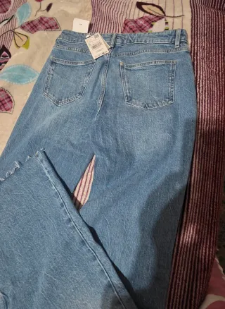 Jeans acampanados Mango talla 38