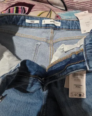 Jeans acampanados Mango talla 38