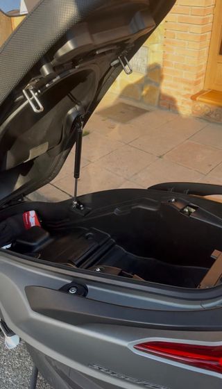Kymco Super Dink 350i Gris