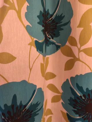 Cortinas con flores azules