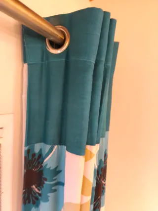 Cortinas con flores azules