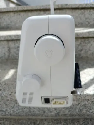 Máquina de coser Novamatic 2000