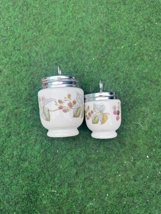 Sbollenta uova Royal Worcester in porcellana