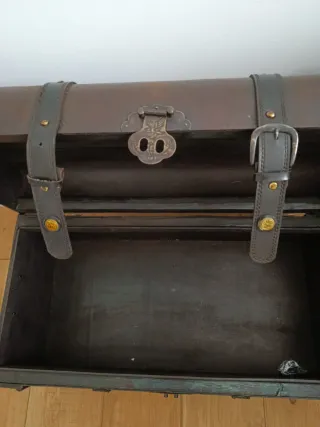 Baúl vintage madera y cuero