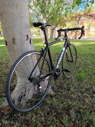 BICICLETA CARRETERA BTWIN TRIBAN 500