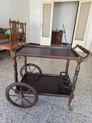 Carro de bebidas vintage de madera