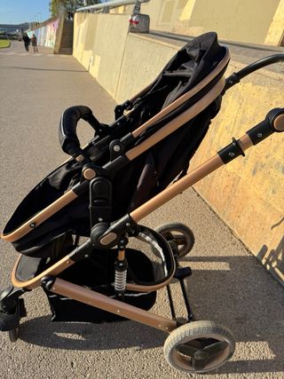 Carrito de bebé negro y dorado desde recien nacido