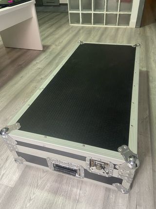 2 Pioneer CDJ 2000 Nexus + 1 DJM 750 MKII