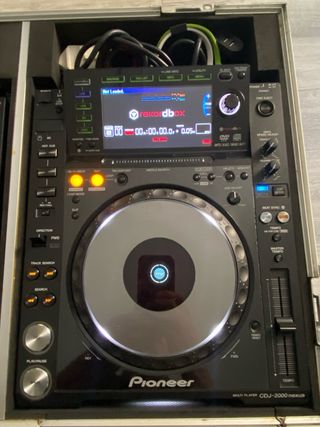 2 Pioneer CDJ 2000 Nexus + 1 DJM 750 MKII