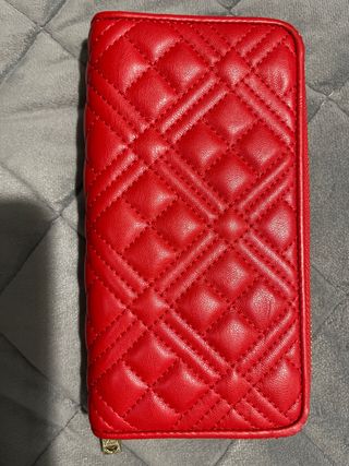 Cartera roja Love Moschino acolchada