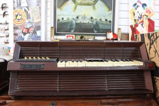 Piano Emenee Baby Grand, modello 1950