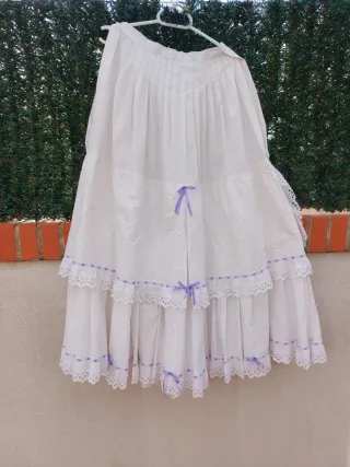 ENAGUA FALLERA CLASICA Y POLOLOS BLANCA LAZOS LILA