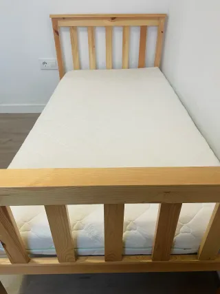 Cama infantil de madera