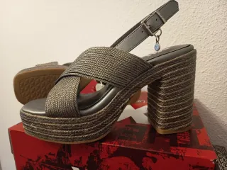 Sandalias Xti doradas/plateadas