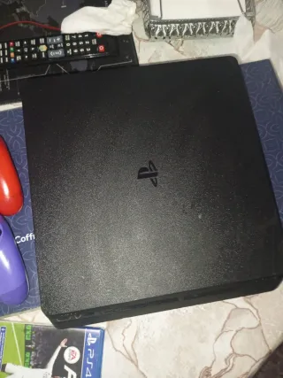 Consola PS4 + 2 Mandos (Rojo y Morado)
