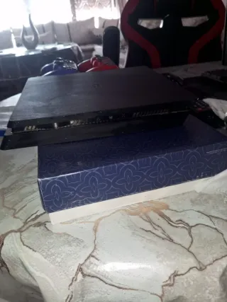 Consola PS4 + 2 Mandos (Rojo y Morado)