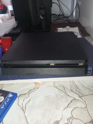 Consola PS4 + 2 Mandos (Rojo y Morado)