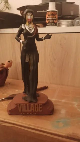 Figura Bela Dimitrescu Resident Evil Village